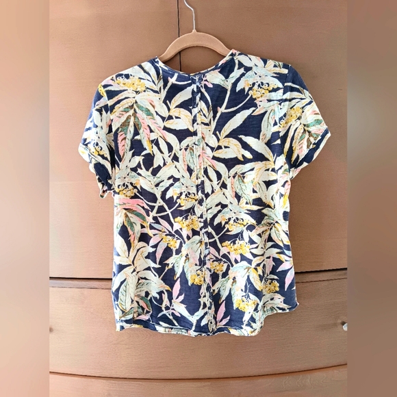 Anthropologie Tee, used excellent condition, only worn once, Size M, Black Motif - Picture 2 of 7